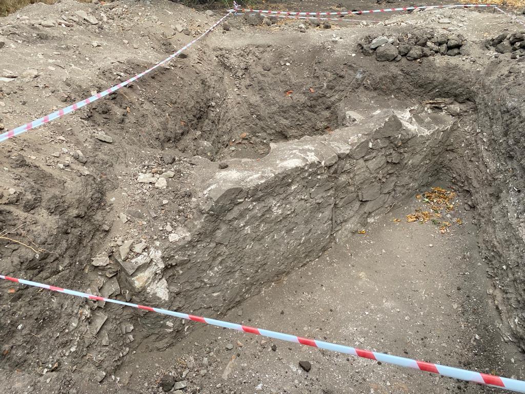 Erdek Kyzikos’taki enerji nakil hattı direk yerlerinde arkeolojik kalıntılar çıktı